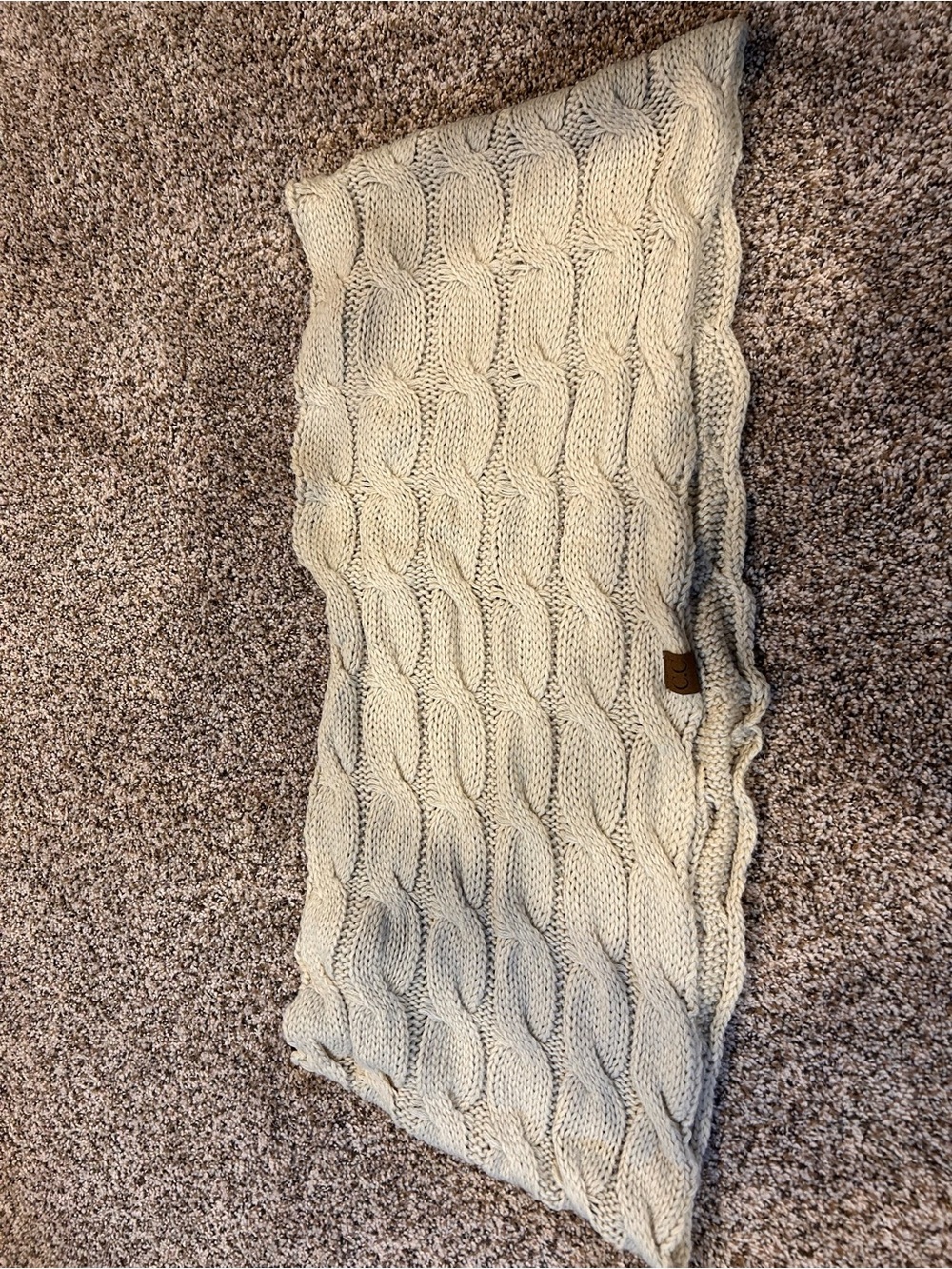 Cream CC Infinty Cable Knit Women's Scarf